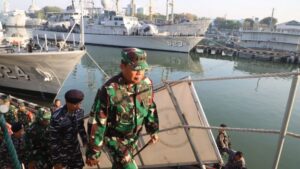 Di bawah Kendali Mayjen TNI Farid Makruf, 4 KRI Berangkatkan Ratusan Pasukan