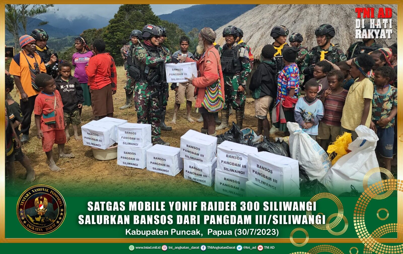 Satgas Mobile Yonif Raider 300 Siliwangi Salurkan Bansos Dari Pangdam III/Siliwangi