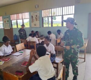 Tingkatkan Kualitas Pendidikan, Satgas Yonif Raider 200/BN Bantu Ajar Anak-Anak Yalimo