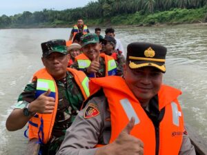 Danrem 011/LW Peletakan Batu Pertama Pembangunan Mushola dan Pemberian Bendera Merah Putih