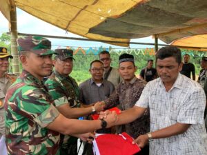 Danrem 011/LW Peletakan Batu Pertama Pembangunan Mushola dan Pemberian Bendera Merah Putih