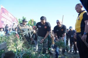 Sinergi TNI, Polri, Pemda, IKA Unhas dan Masyarakat Wujudkan Aksi Nyata Pantai Bebas Sampah