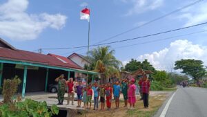 Semarakkan Kemerdekaan RI ke-78, Kodim 0303/Bengkalis Bagikan Ratusan Bendera ke Masyarakat