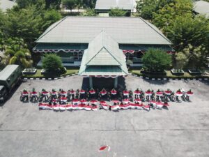 Semarakkan Kemerdekaan RI ke-78, Kodim 0303/Bengkalis Bagikan Ratusan Bendera ke Masyarakat