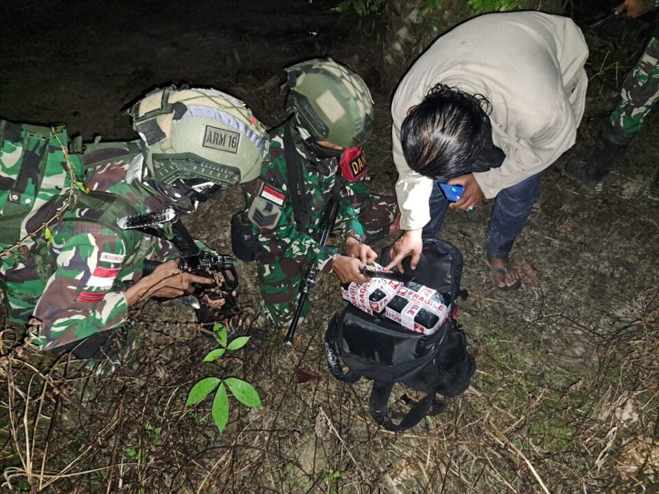 Lagi Sebuah Prestasi, Satgas Yonarmed 16/ Tk Gagalkan Penyelundupan Narkoba Jenis Sabu Seberat 10 Kilogram