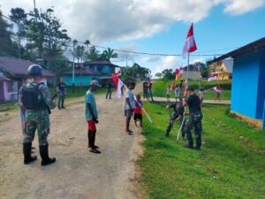 Satgas Yonif 623/BWU Bersama Warga, Merah Putihkan Jalan Kampung Bori di Papua