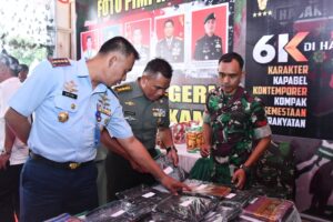 Sekda Prov. Sultra Buka Pasar Murah dan Pameran Alutsista Serta UMKM Dalam Rangka GNPIP dan Gebryar Kemerdekaan RI ke-78 di Makorem 143/HO