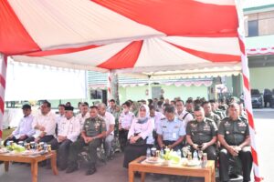 Sekda Prov. Sultra Buka Pasar Murah dan Pameran Alutsista Serta UMKM Dalam Rangka GNPIP dan Gebryar Kemerdekaan RI ke-78 di Makorem 143/HO