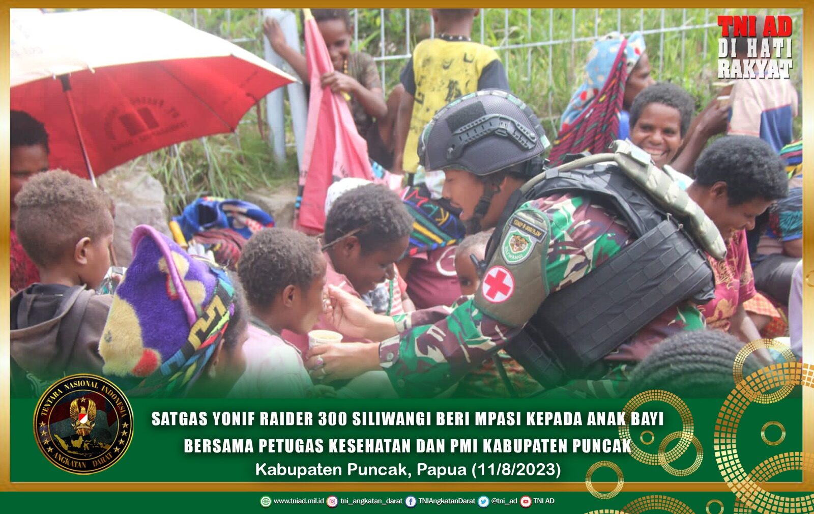 Satgas Yonif Raider 300 Siliwangi Beri MPASI Kepada Anak Bayi Bersama Petugas Kesehatan dan PMI Kabupaten Puncak di Distrik Sinak