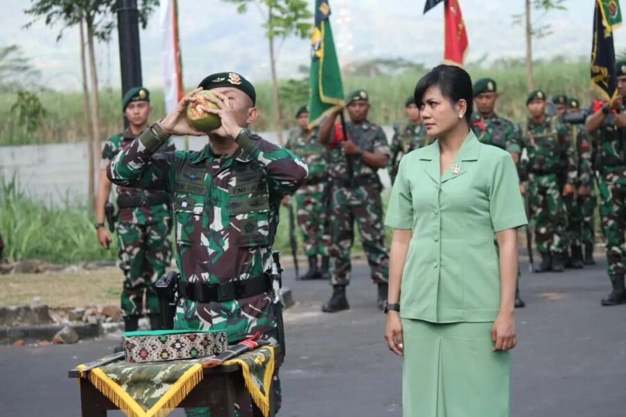 Yonif Para Raider 502/Ujwala Yudha Gelar Tradisi Penyambutan Pejabat ...