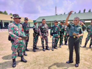 Pendam II/Sriwijaya Beri Pembekalan Teknik Peliputan dan Penulisan Berita Satgas Yonarhanud 12/SBP