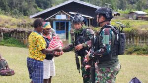 Satgas Yonif Para Raider 330/Tri Dharma Gelar "STUNTING PATROL" Cegah Meningkatnya Angka Stunting di Intan Jaya