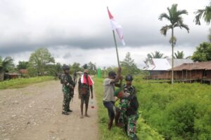 Dari Pedalaman Papua, Satgas Mobile Yonif MR 411 Kostrad Merah Putihkan Kampung Mumugu