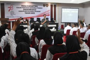 Dandim 1402/Polman Bekali Tim Paskibra Materi Wawasan Kebangsaan