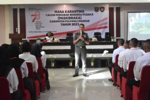Dandim 1402/Polman Bekali Tim Paskibra Materi Wawasan Kebangsaan