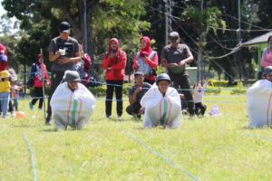 Semarak Rayakan Kemerdekaan RI ke-78 Yonif Raider 303/SSM Gelar Fun Game