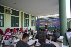 Puncak Peringatan HUT RI ke-78, Danrem 143/HO Serahkan Hadiah Kepada Juara Lomba