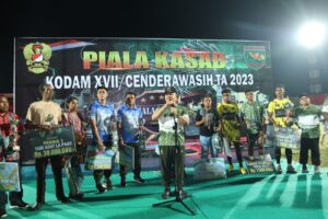 Kebahagiaan Jenderal Dudung Ditengah Keceriaan Masyarakat Papua