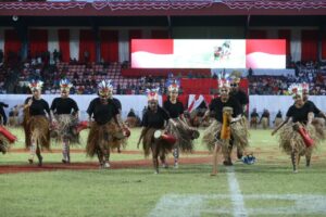 Kebahagiaan Jenderal Dudung Ditengah Keceriaan Masyarakat Papua