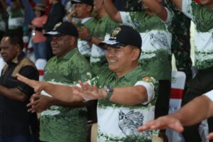 Kebahagiaan Jenderal Dudung Ditengah Keceriaan Masyarakat Papua