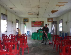 Satgas Yonif Raider 200/BN Gotong Royong Bersihkan Gereja GIDI Bersama Anak-Anak Sekolah Minggu