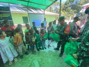 Berbagi Kasih, Menyambung Hati Personel Satgas Yonif 125/SMB Dengan Masyarakat Papua
