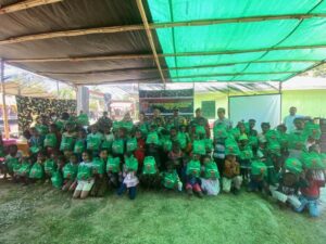 Berbagi Kasih, Menyambung Hati Personel Satgas Yonif 125/SMB Dengan Masyarakat Papua