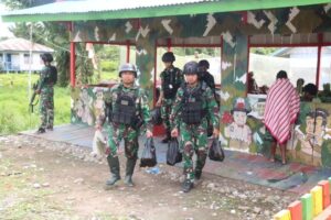 Borong Hasil Bumi, Ksatria Pandawa Kostrad Bikin Mama Mama Papua Tersenyum Bahagia