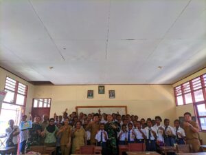 Satgas Yonif 310/KK Berikan Penyuluhan Kesehatan Kepada Siswa Sekolah di Perbatasan RI-PNG