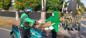 Berbagi Kebahagian, Prajurit Yonzipur 2/SG dan Persit Gelar Jum'at Berkah