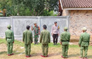 TNI dan Polri Bersinergi Latih PBB Linmas Kampung Kasui Lama