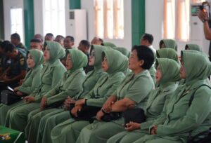 Tingkatkan Keimanan, Anggota dan Persit Korem Gatam Ikuti Penyuluhan Binrohis dan Bintalidjuang