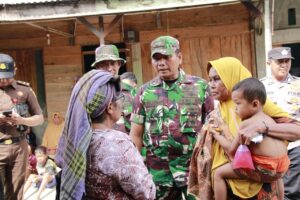 Wujud Kepedulian, Dandim 0108/Agara Bersama Forkopimda Salurkan Bantuan Warga Yang Terdampak Banjir