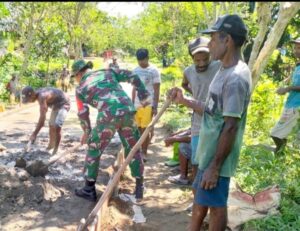 Majukan Wilayah, Babinsa Koramil 1709-05/Wartas Bersama Warga Bangun Jalan Beton