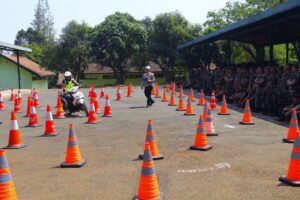 Yonif R 321 Kostrad Terima Sosialisasi Safety Riding Dari Polres Majalengka