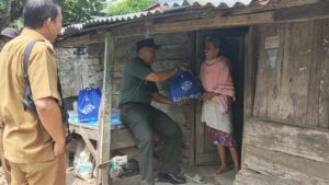 Atasi Kesulitan Rakyat, Prajurit Kodim 0404/Muara Enim Kembali Masuk Dapur