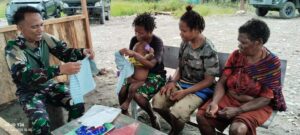 Satgas Yonif MR 411/Pengobatan Gratis Warga Distrik Kenyam