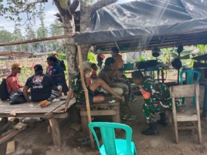 Mempererat Hubungan Dengan Warga di Perbatasan, Satgas Yonif 726/TML Lakukan Komsos