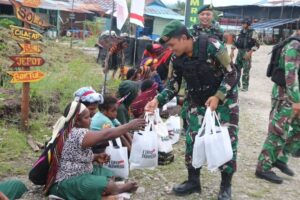 Kembali Beraksi, Pasukan Pandawa Kostrad Borong Semua Jualan Mama Papua di Kenyam Nduga