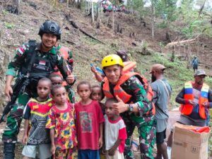 Bersama Masyarakat Distrik Ninatie Papua Selatan Satgas Yonif RK 111/KB Resmikan Tempat Wisata Munukapa