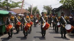 Aksi Drumband Ujwala Yudha Menggemparkan Masyarakat Tulungagung