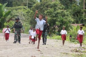 Pasukan Pandawa Kostrad, Jadi Guru di Sekolah Rimba