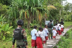 Pasukan Pandawa Kostrad, Jadi Guru di Sekolah Rimba