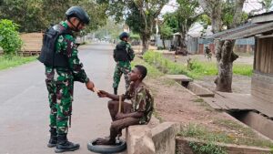 Patroli Simpatik, Cara Satgas Yonif 125/SMB Jaga Kondusifitas di Wilayah Penugasan