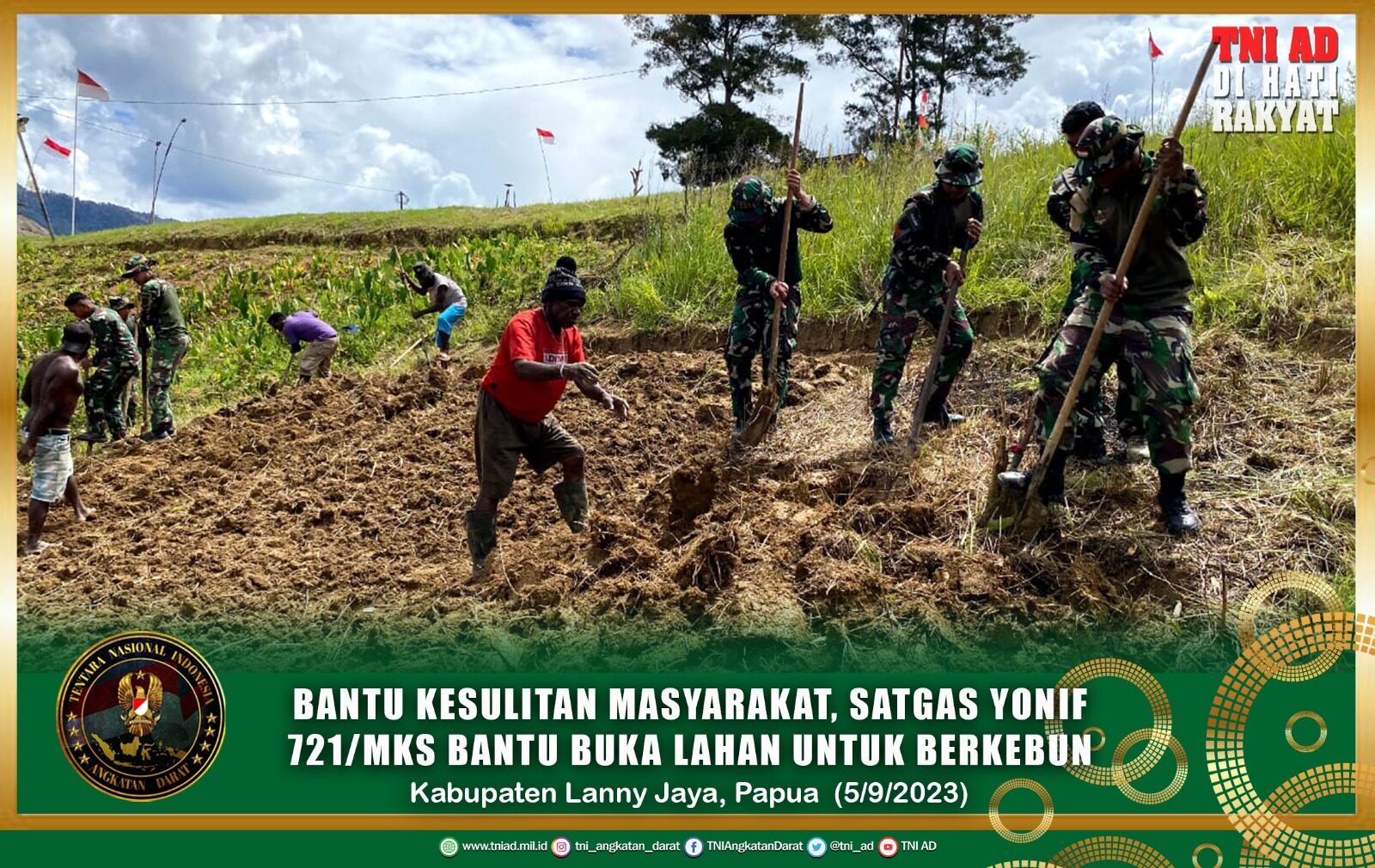 Bantu Kesulitan Masyarakat, Satgas Yonif 721/Mks Bantu Buka Lahan Untuk Berkebun