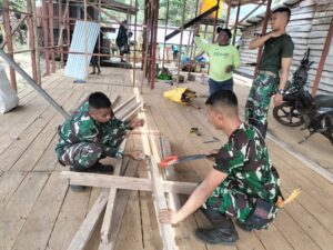 Bantu Warga Sota, Satgas Pamtas Yonif 726/Tml Dirikan Rumah