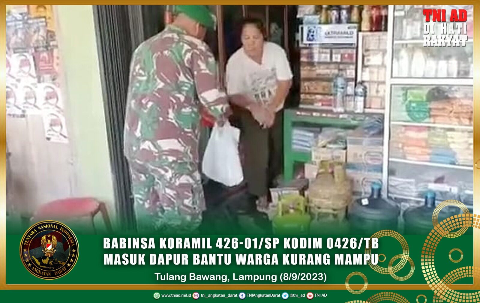 Babinsa Koramil 426-01/SP Kodim 0426/TB Masuk Dapur Bantu Warga Kurang Mampu