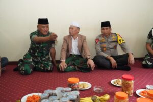 Pangdam III/Slw Mayjend TNI Erwin Djatniko Bersama Kapolda Jabar Irjen Pol Akhmad Wiyagus Silaturahmi Ke Pontren Di Wilayah Bogor