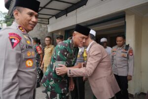 Pangdam III/Slw Mayjend TNI Erwin Djatniko Bersama Kapolda Jabar Irjen Pol Akhmad Wiyagus Silaturahmi Ke Pontren Di Wilayah Bogor