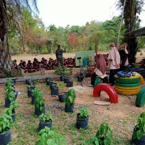 Babinsa Kodim OKU Ajari Anak-Anak Santri Materi Bela Negara